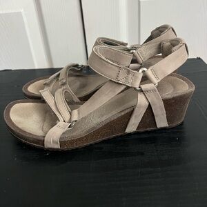 Teva Ysidro Universal Wedge Sandals - Taupe - Women's Size 10